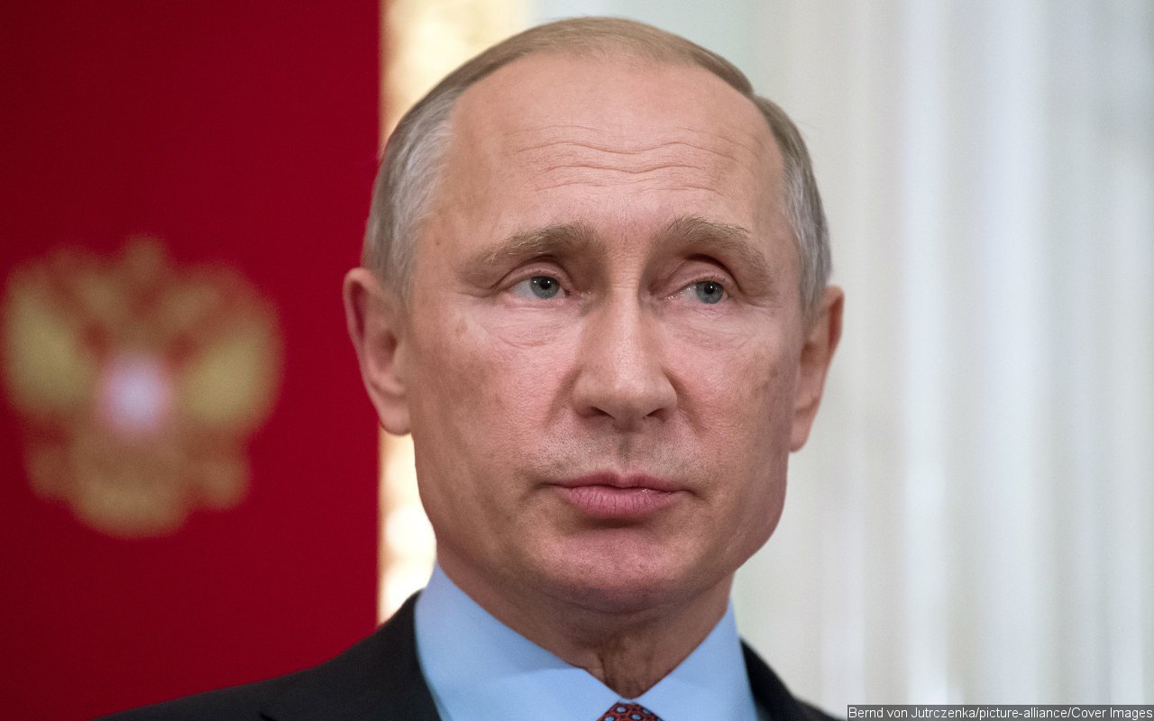 Vladimir Putin Reportedly Using Oxygen Tank in Desperate Attempt to Extend His Life