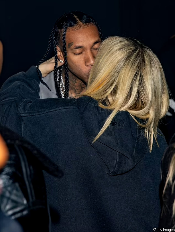 Avril Lavigne and Tyga Kiss