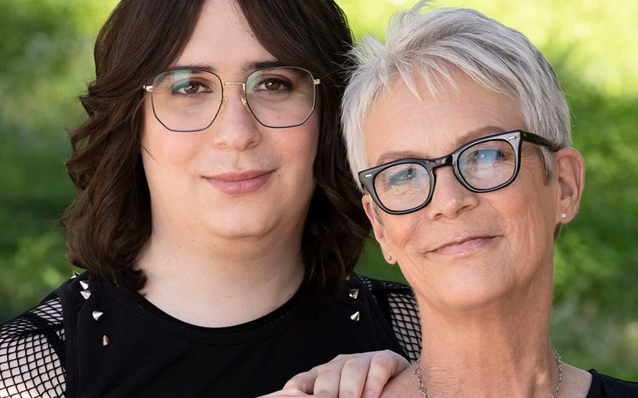 Jamie Lee Curtis Cries as She Calls Her Oscar Statuette 'They/Them' in Honor of Transgender Daughter