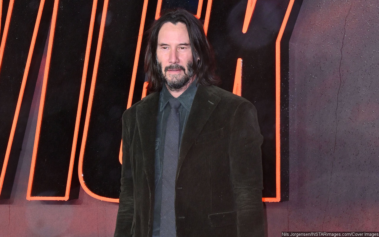 Find Out Keanu Reeves' Reaction to Fan's Marriage Proposal