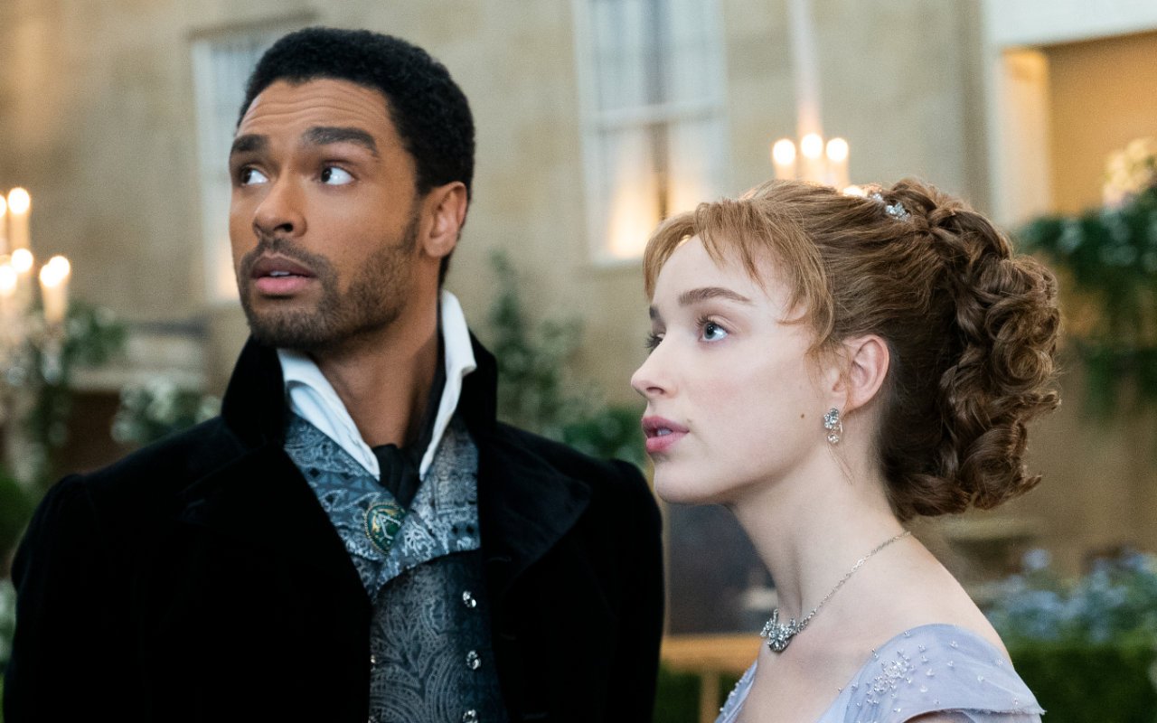 Rege-Jean Page Details His Sex Scenes With Phoebe Dynevor on 'Bridgerton'