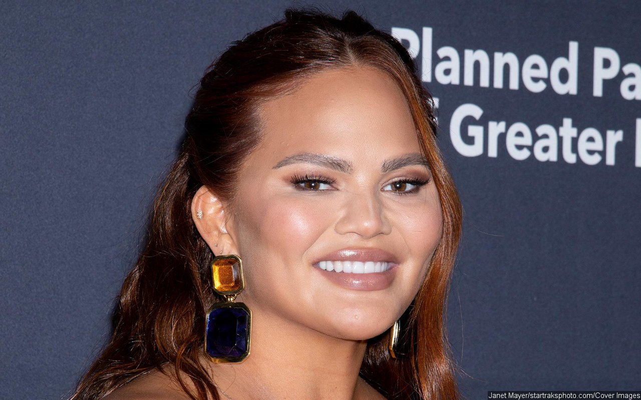 Chrissy Teigen Stresses the Importance of Being Confident