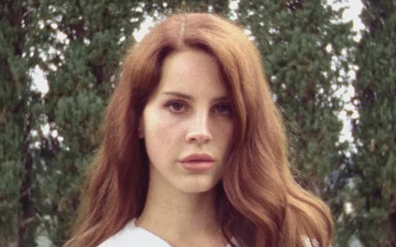 Lana Del Rey No Longer Considers Quitting Glastonbury After She's Listed as Headliner in New Poster