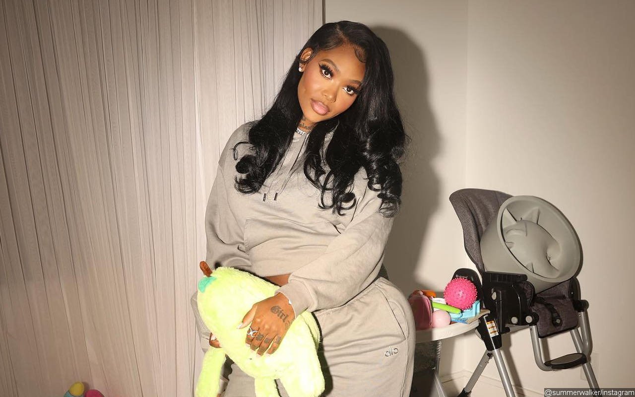 Fans Unamused as Summer Walker Shares Video of Daughter Bubbles 'Beating [Her] Ass'