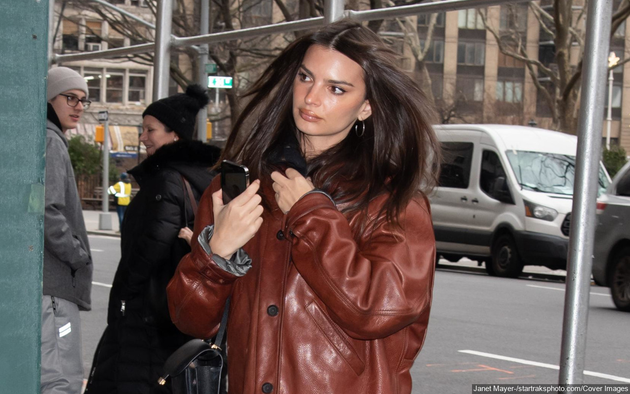 Emily Ratajkowski Draws Mixed Responses After Debuting Pixie Haircut 