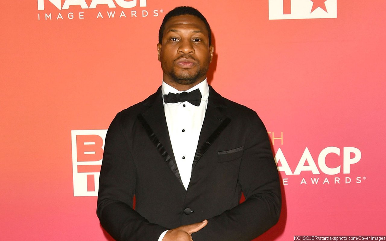 Jonathan Majors Wears 'Freedom' Cap as He Leaves NYC Courthouse Amid Assault Allegations