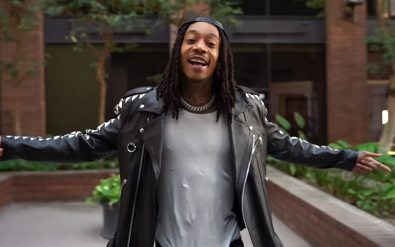 Wiz Khalifa Gives 'Don't Text Don't Call' ft. Snoop Dogg Music Video Treatment