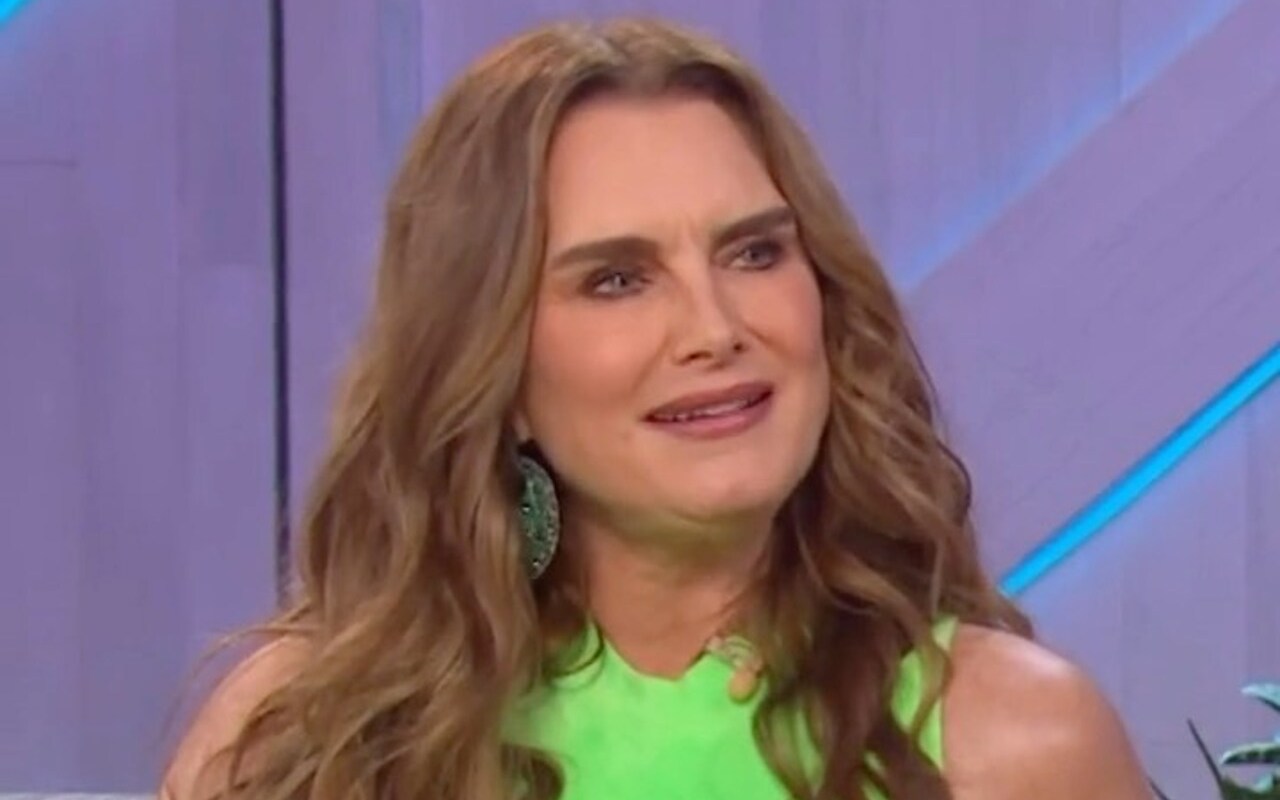 Brooke Shields Clumsy in Real Life Because She Keeps Distracted by Her Own Mind