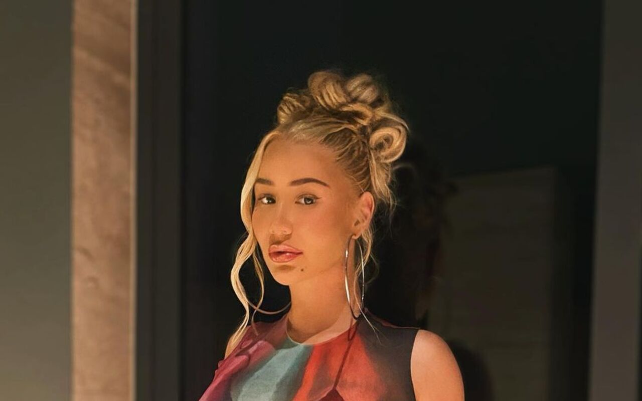 Iggy Azalea Compiles Her Uncensored Steamy Selfies for Coffee Table Book 'Hotter Than Hell'