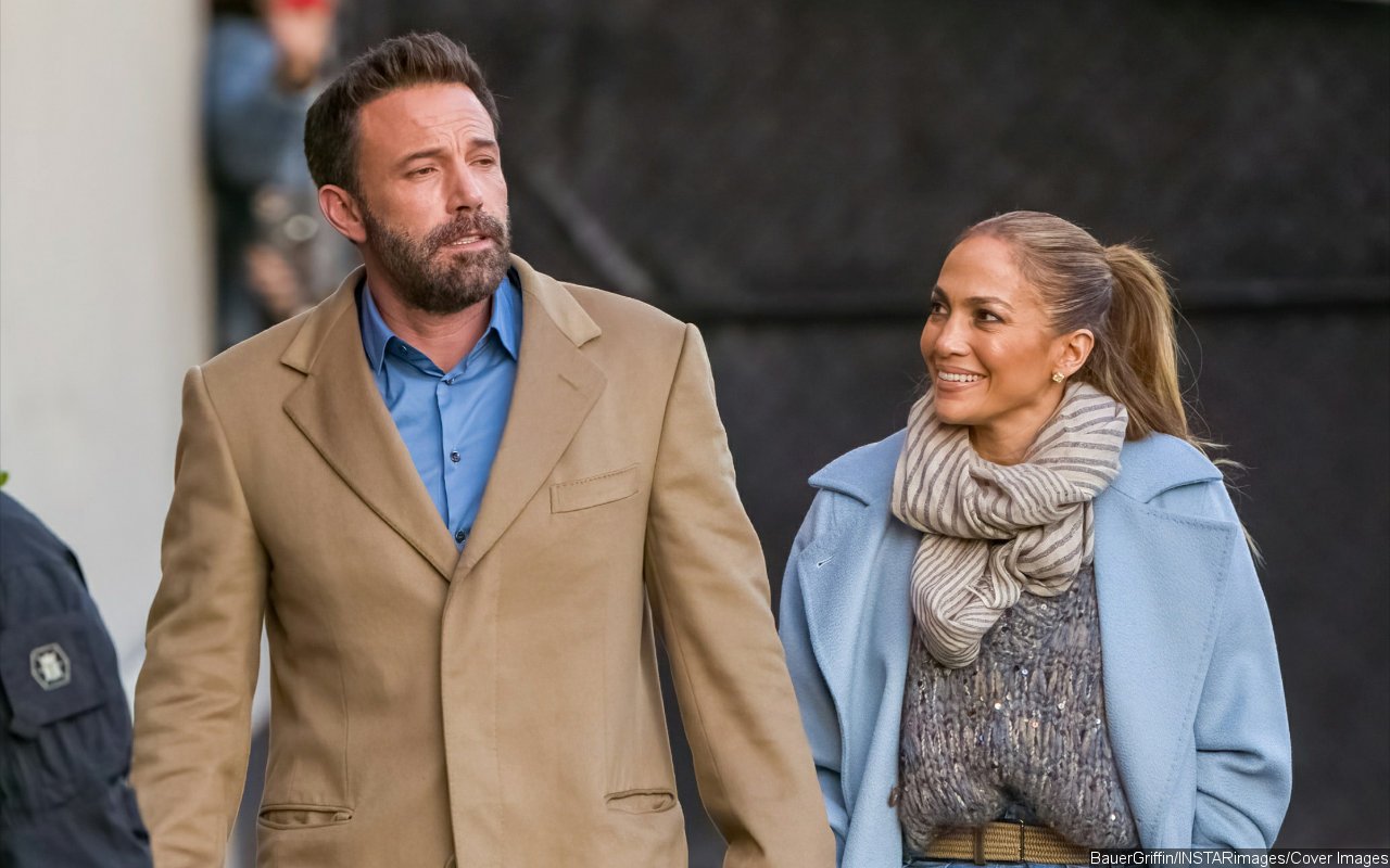 Ben Affleck Heaps Praise on Jennifer Lopez as He Thinks She Looks Like She's 20 Years Old