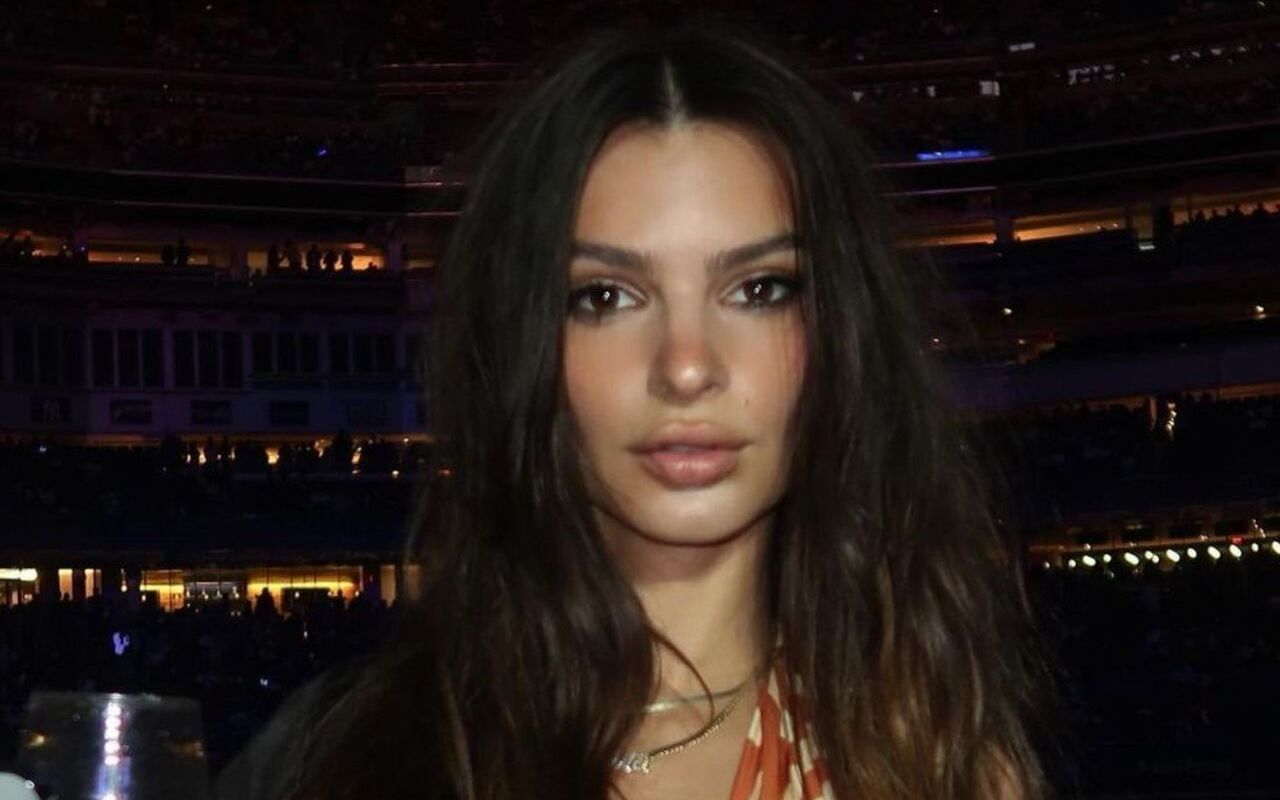 Emily Ratajkowski Insists Girls Shouldn't Be Shamed for 'Taking Advantage of Opportunities'