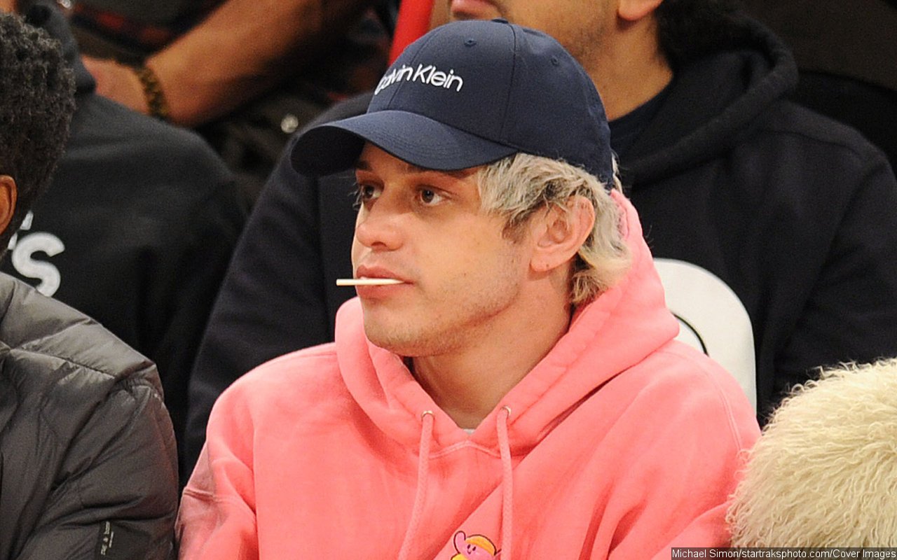 Pete Davidson Shoves Overzealous Fan at Knicks Game - Vimarsana News