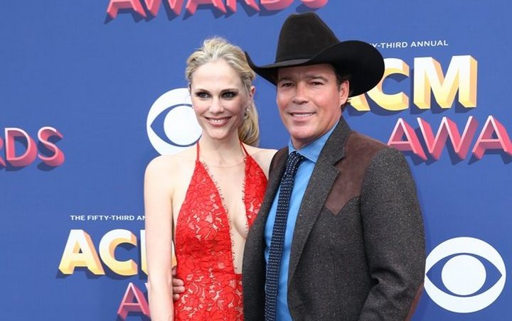 Clay Walker's Wife Suffers Miscarriage