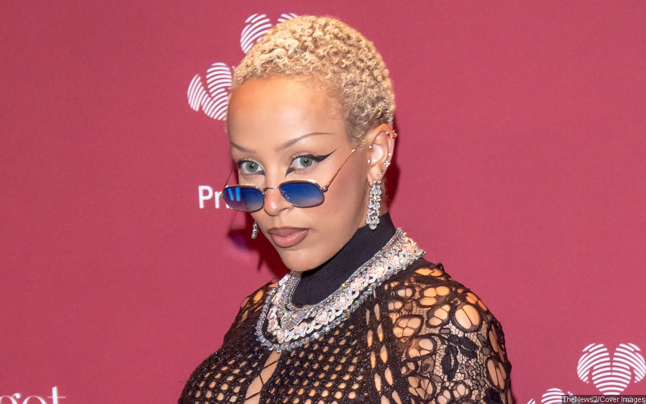Doja Cat Fumes After Someone Edits Hair Onto Her Shaved Head - Vimarsana News