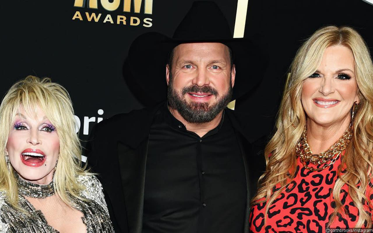 Dolly Parton Jokes About Threesome With Garth Brooks and Trisha Yearwood at ACM Awards