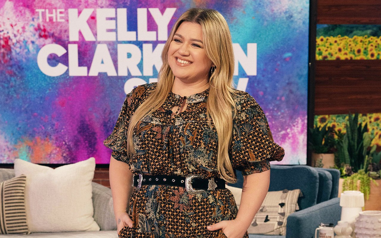 Kelly Clarkson Dragged for Promoting New Music Instead of Addressing Show's Toxic Workplace Claims
