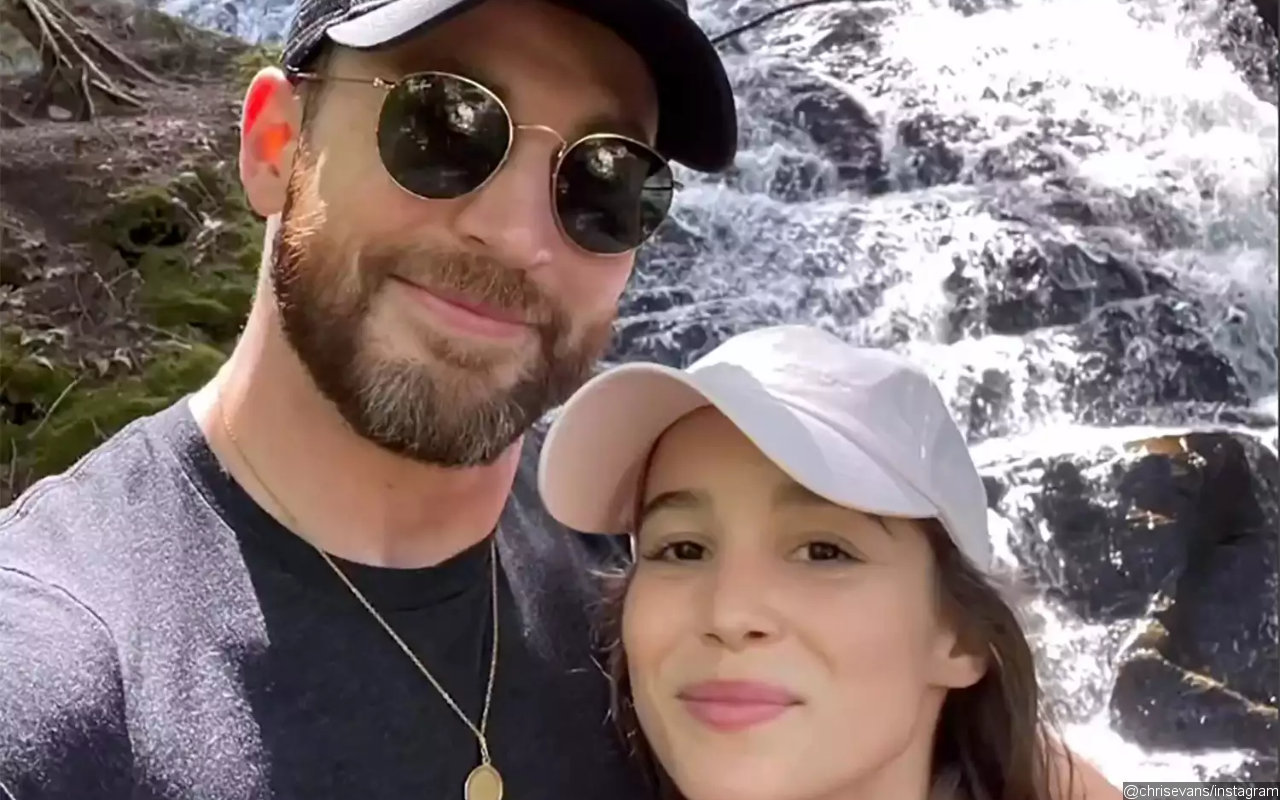 Chris Evans and GF Alba Baptista Reportedly Engaged to Get Married
