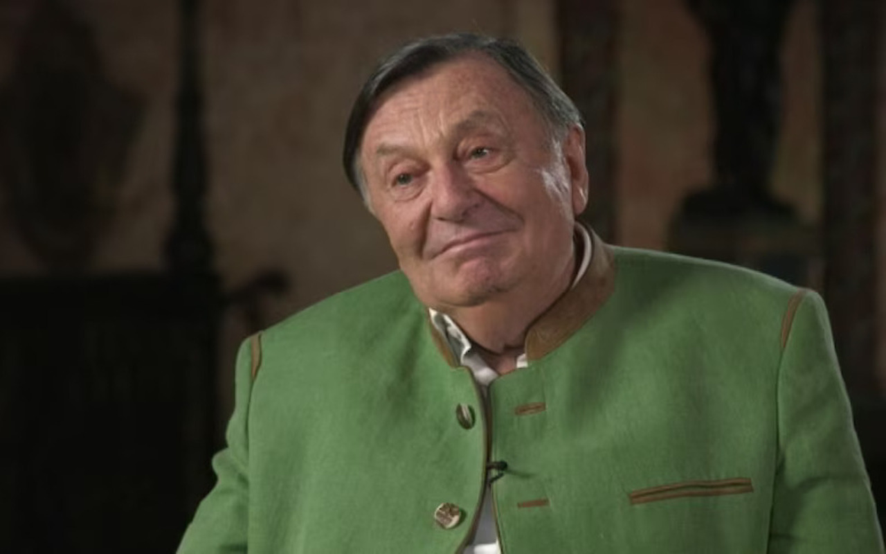 Barry Humphries to Be Honored With State Funeral 