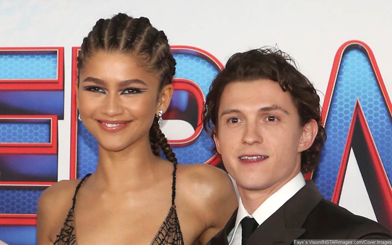 Tom Holland Neglects to Help Zendaya Get Into Water Taxi During Romantic Trip in Venice