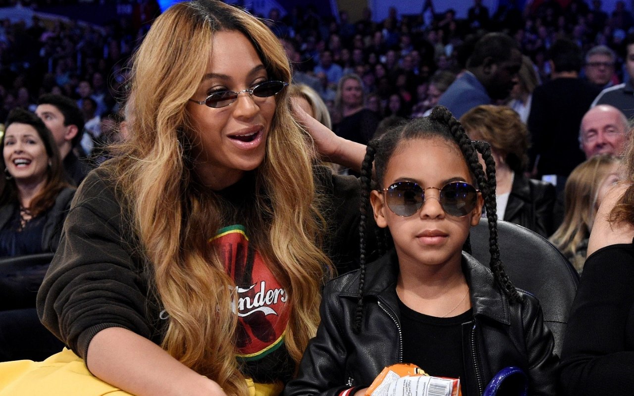 Beyonce Surprises Fans With Daughter Blue Ivy's Dance Performance at Paris Concert