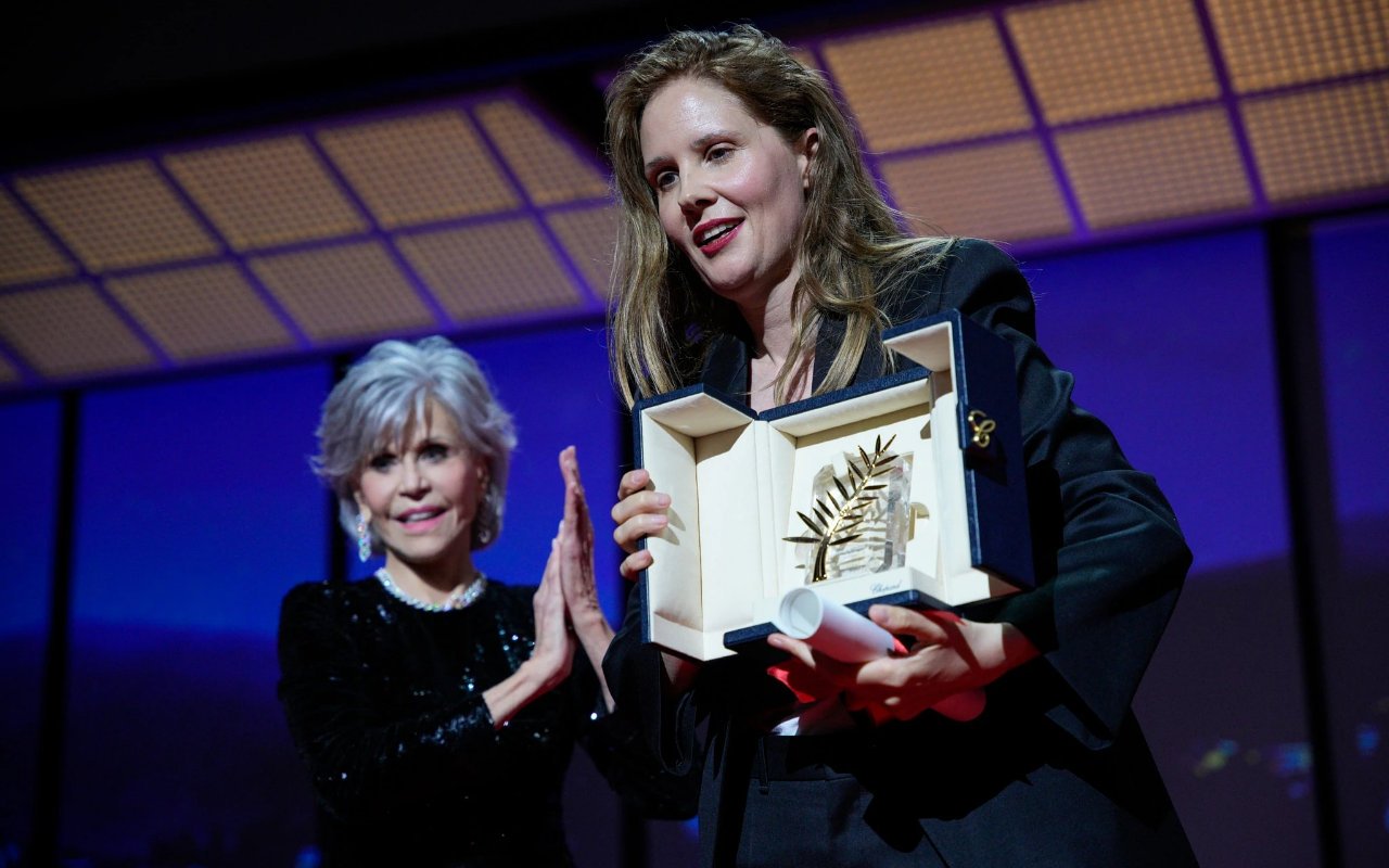 Cheeky Jane Fonda Hurls Palme d'Or Scroll at Director Justine Triet's Back at Cannes