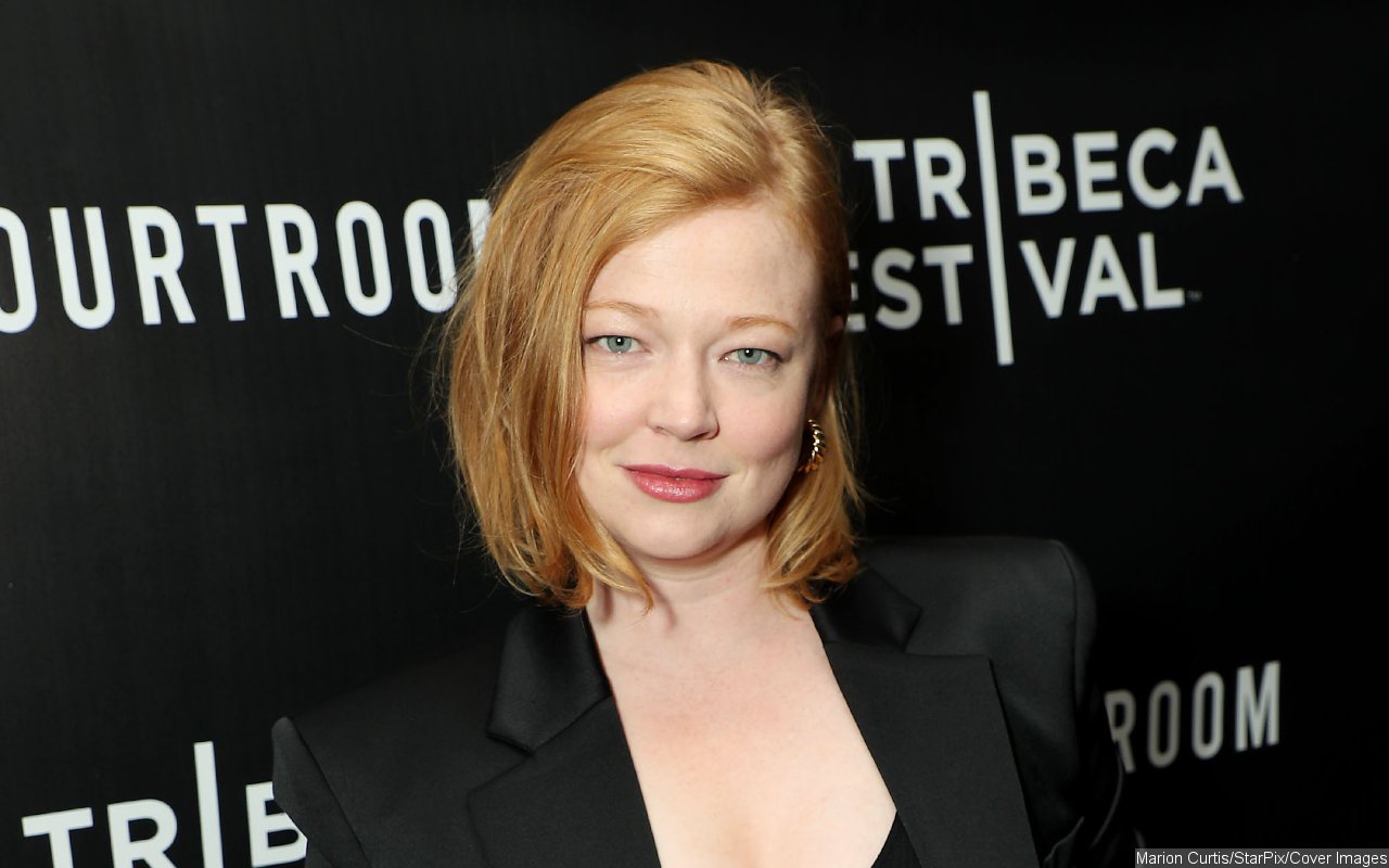 'Succession' Star Sarah Snook Offers Glimpse of Newborn Child After Secretly Giving Birth