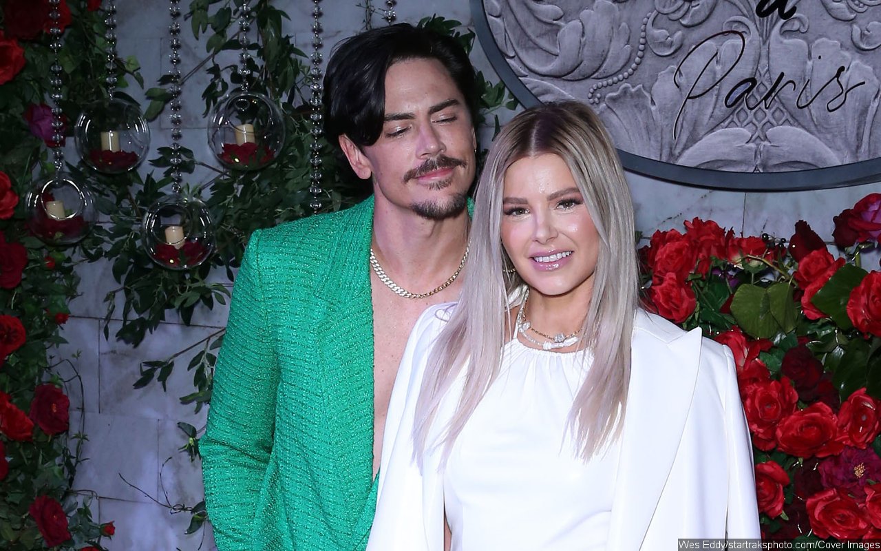Fan Kicked Out of Tom Sandoval's Concert for Bringing 'Team Ariana' Sign and Flipping Him Off