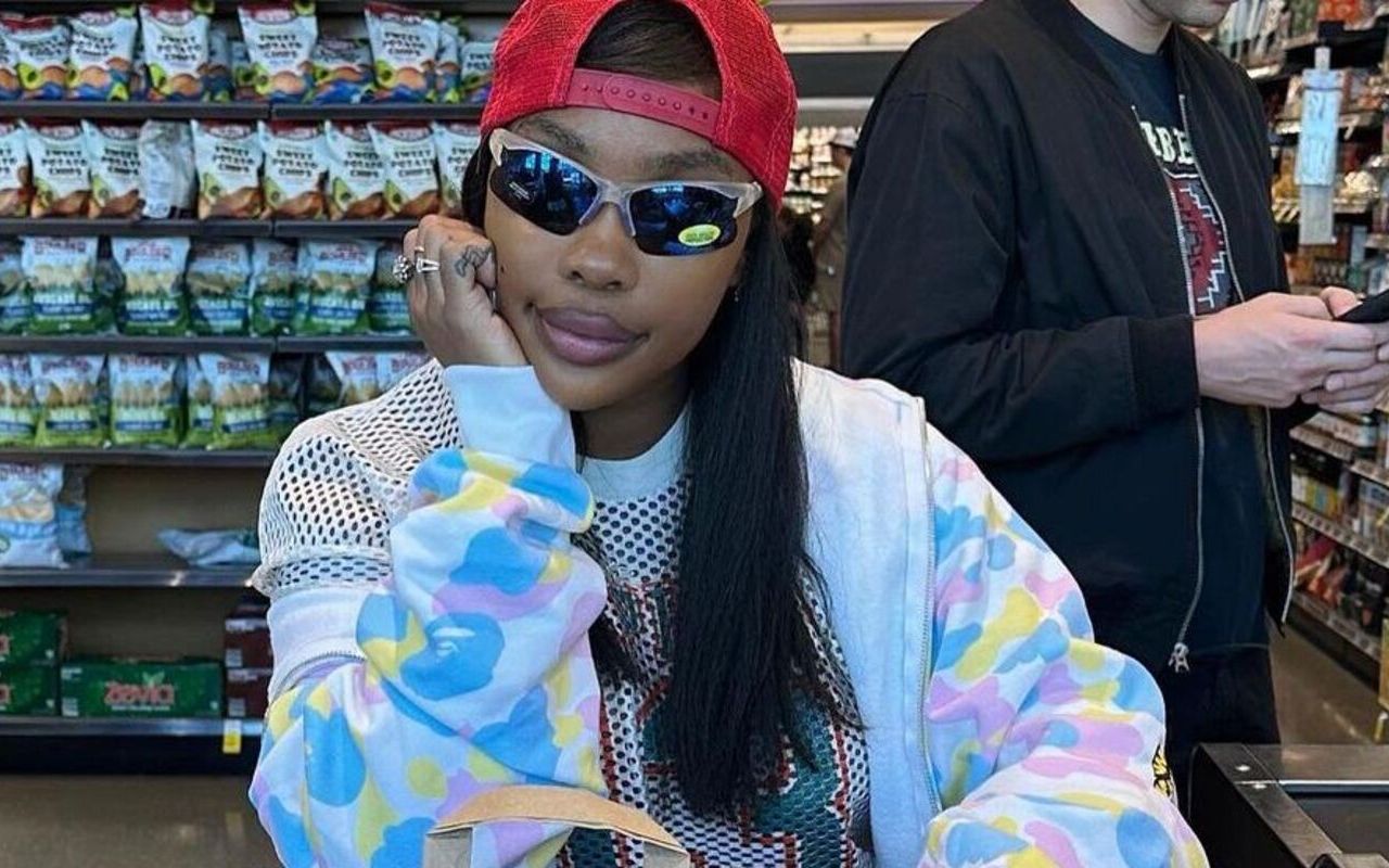 SZA Tries Not to Care Too Much About Grammy Snubs