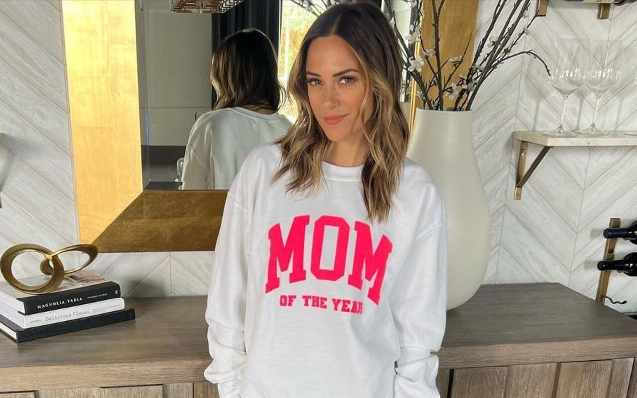 Jana Kramer Has 'Challenging' Pregnancy