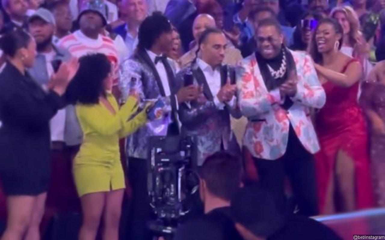 BET Awards 2023 Busta Rhymes Tearfully Accepts Lifetime Achievement Award