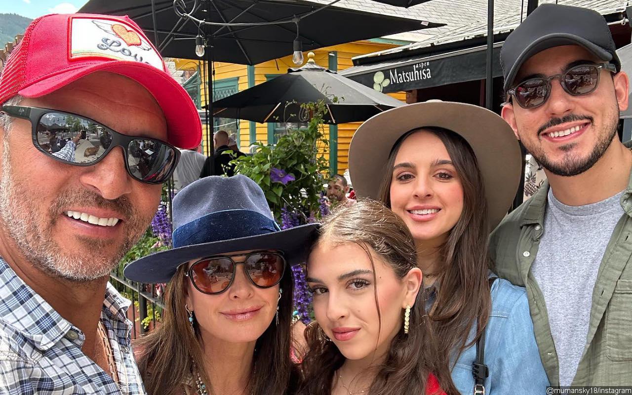 Kyle Richards and Mauricio Umansky Prove Split Rumors Wrong With Fourth of July Outing
