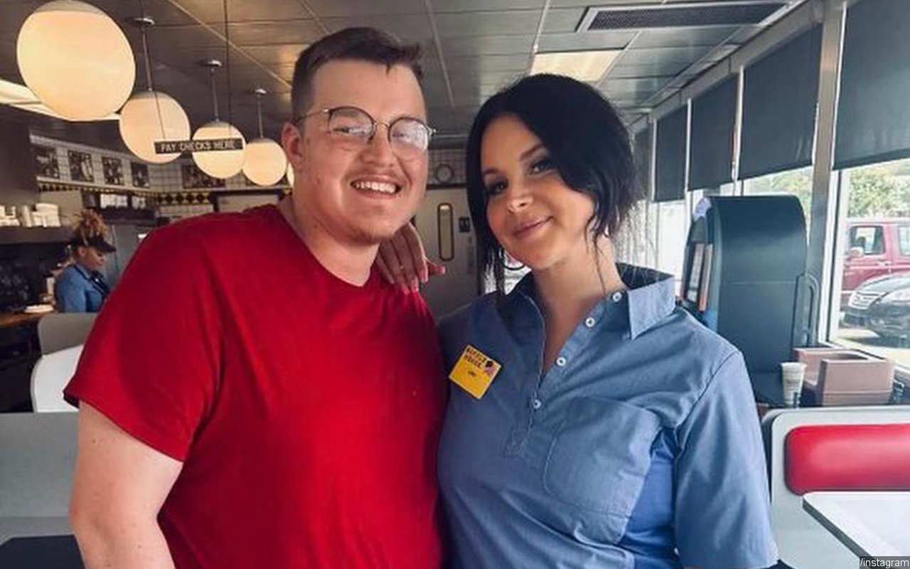 Lana Del Rey Praised After Spotted Working At Waffle House how-much-does-a-trip-to-belize-cost-a-couple-days-travel