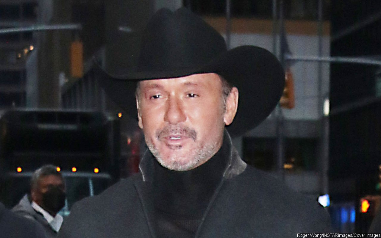Tim McGraw Condems Trend of Concertgoers Throwing Stuff at Performers