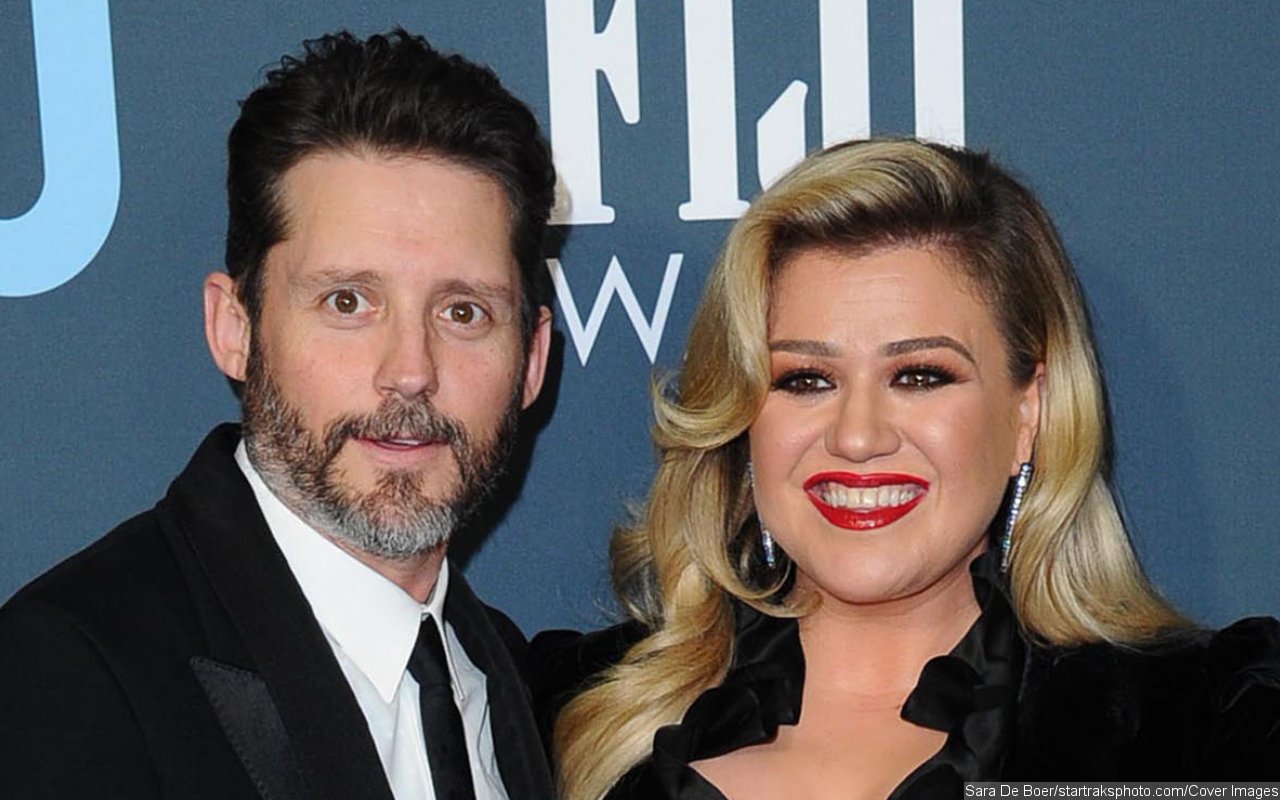 Kelly Clarkson Disses Ex Brandon Blackstock With New Take on 'ABCDEFU' - Vimarsana News