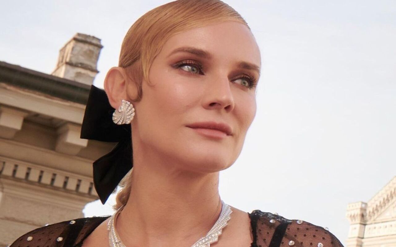 Diane Kruger in Stéphane Rolland Haute Couture at the Zurich Film Festiva  on October 2, 2023. She's wearing opera-length gloves and a  shoulder-length, mirrored silver hooded headpiece. : r/whatthefrockk