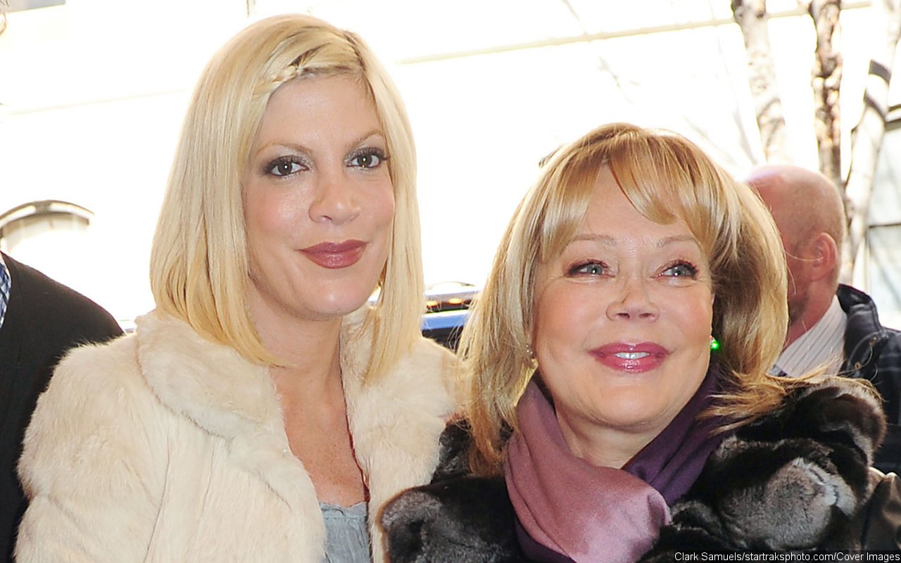 Tori Spelling Reportedly Turns Down Mom Candy's Offer to Stay at a House She Found - Vimarsana News