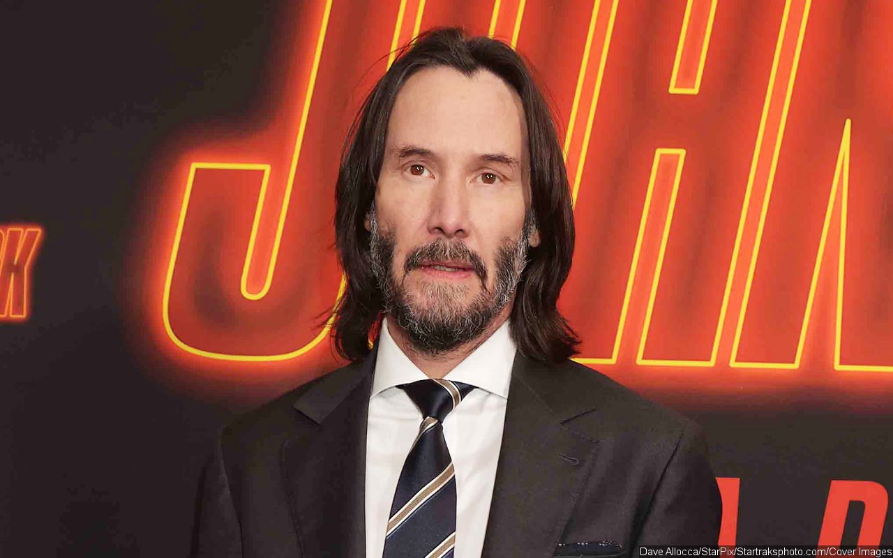 Shirtless Keanu Reeves Has a Blast During Yacht Party in Italy