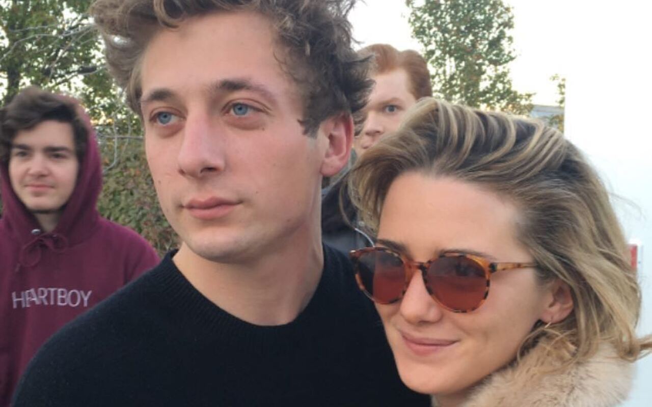 Jeremy Allen White Caught Locking Lips With Ashley Moore in L.A. Amid Addison Timlin Divorce - Vimarsana News