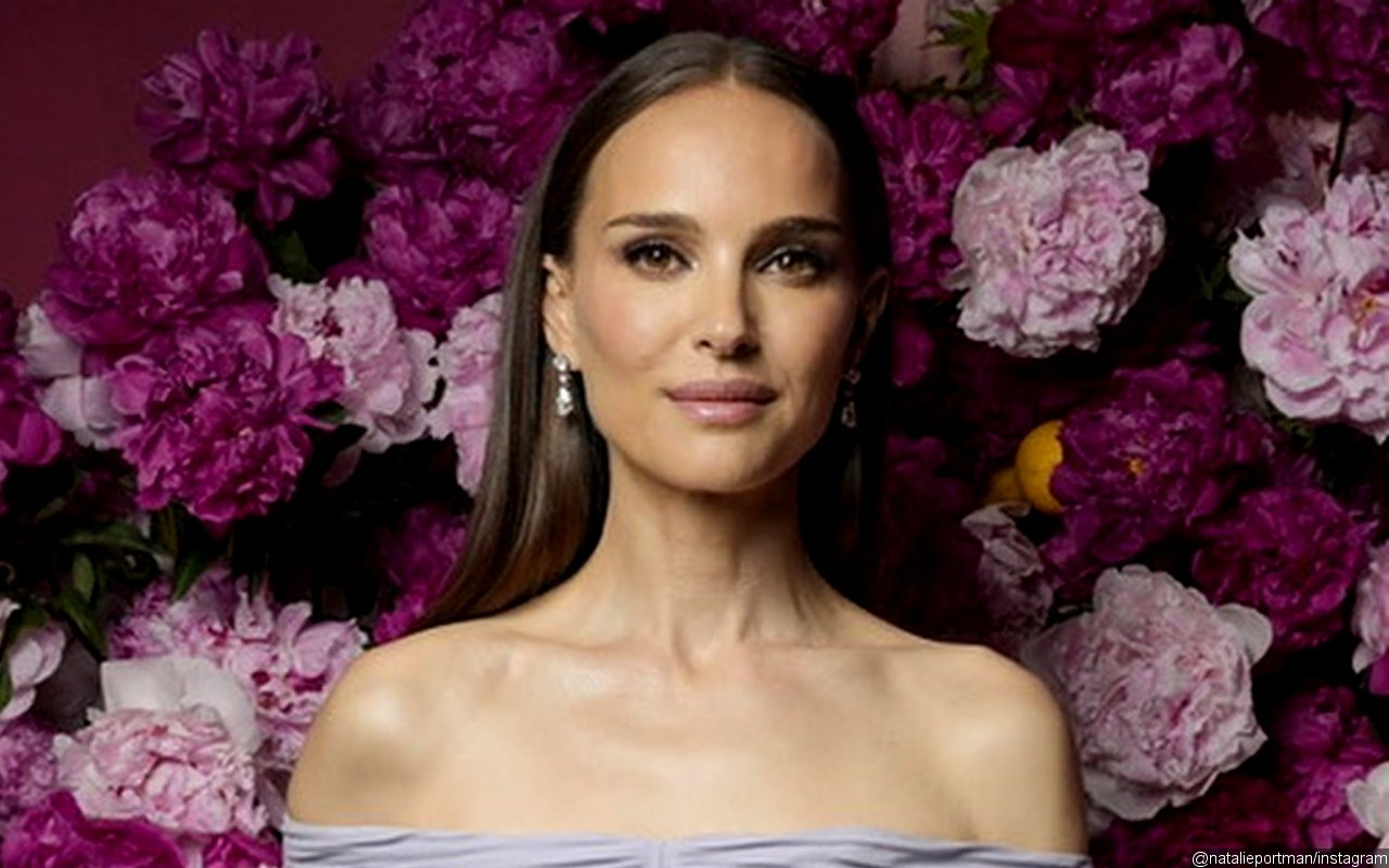 Natalie Portman Ditches Wedding Ring on 11th Anniversary After Benjamin Millepied's Affair