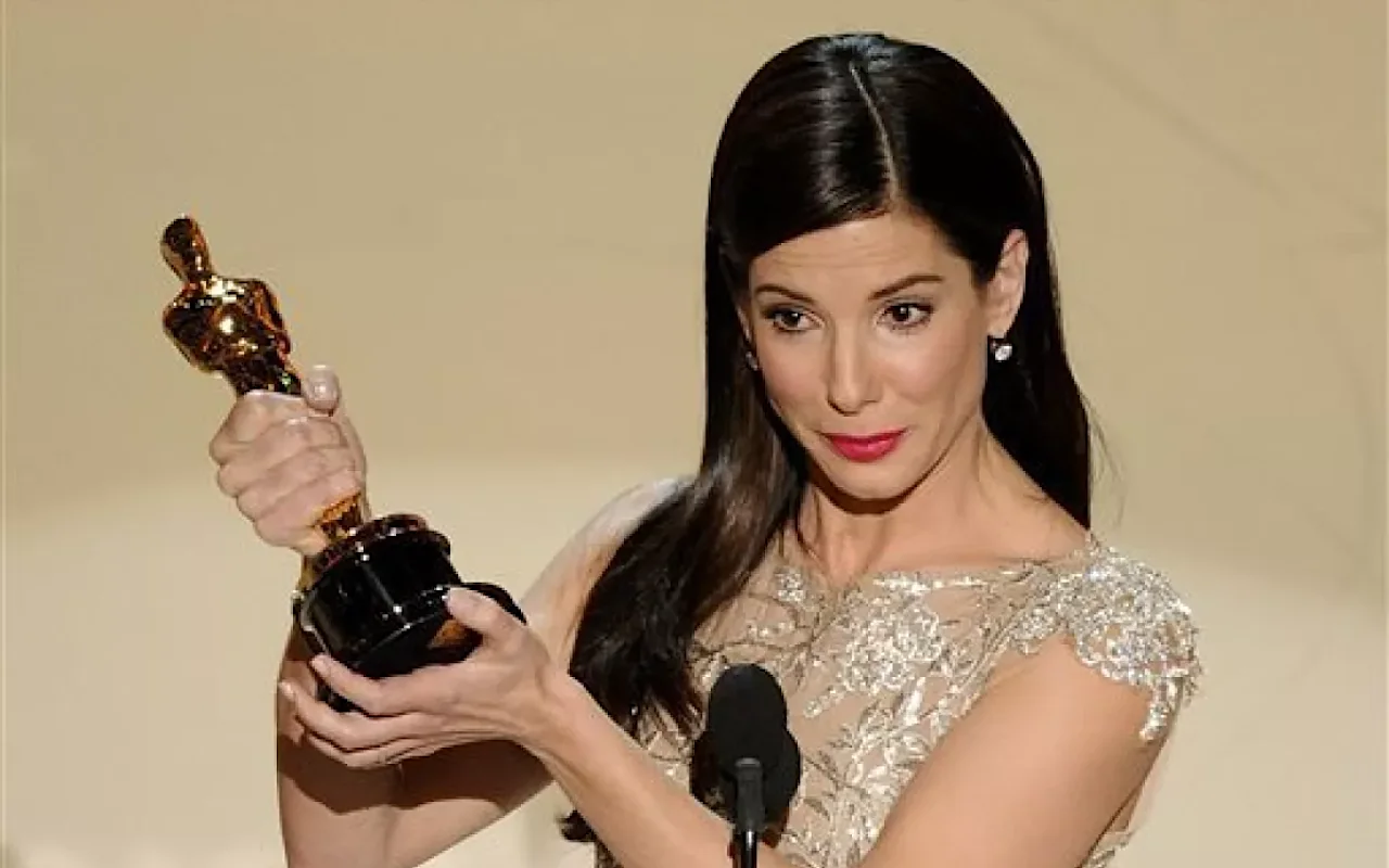 Sandra Bullock Defended by Fans After She's Asked to Return Her Oscar