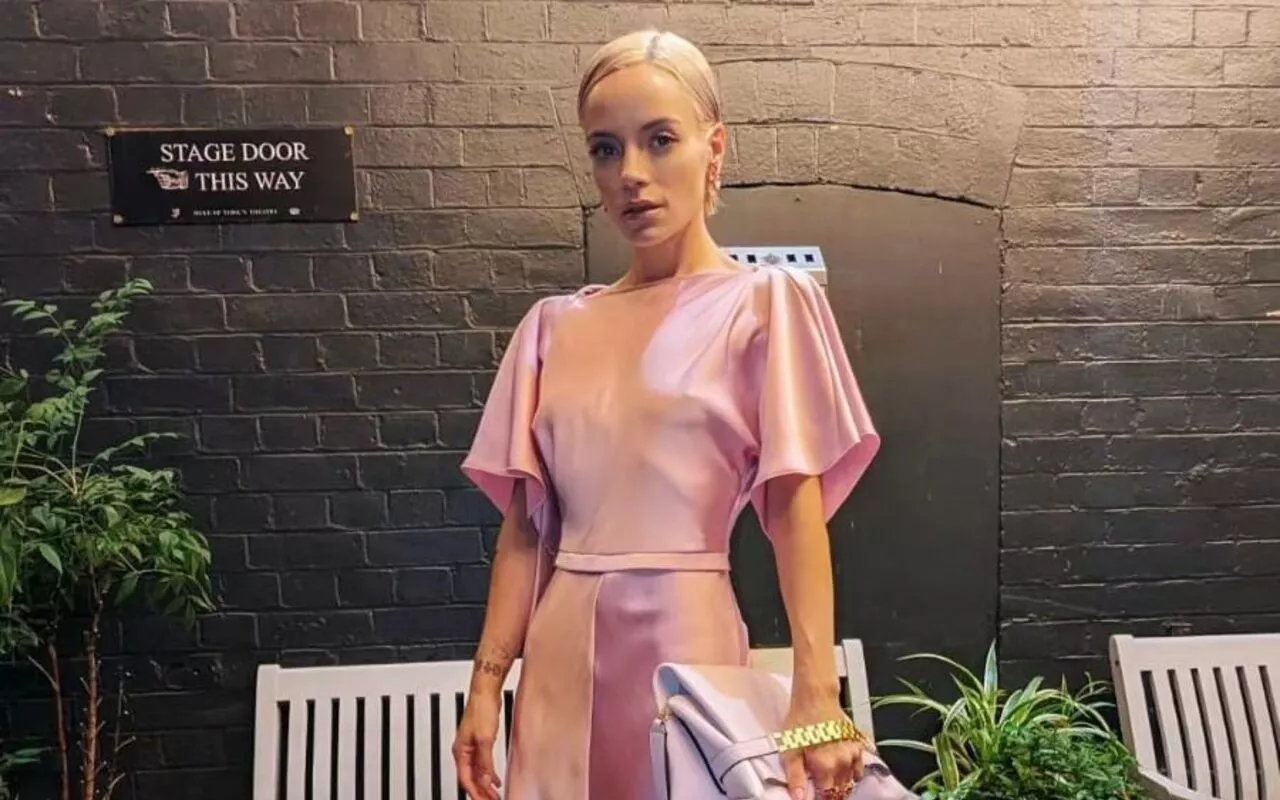 Lily Allen's Dad Called Cops on Her After She Lost Her Virginity at Age 12