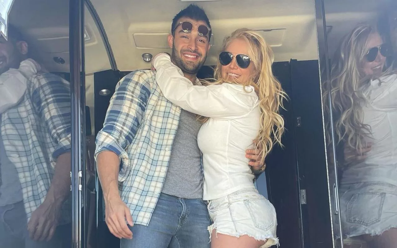 Britney Spears Mocks Sam Asghari by Replacing Wedding Band With Huge Fake Cheap Ring