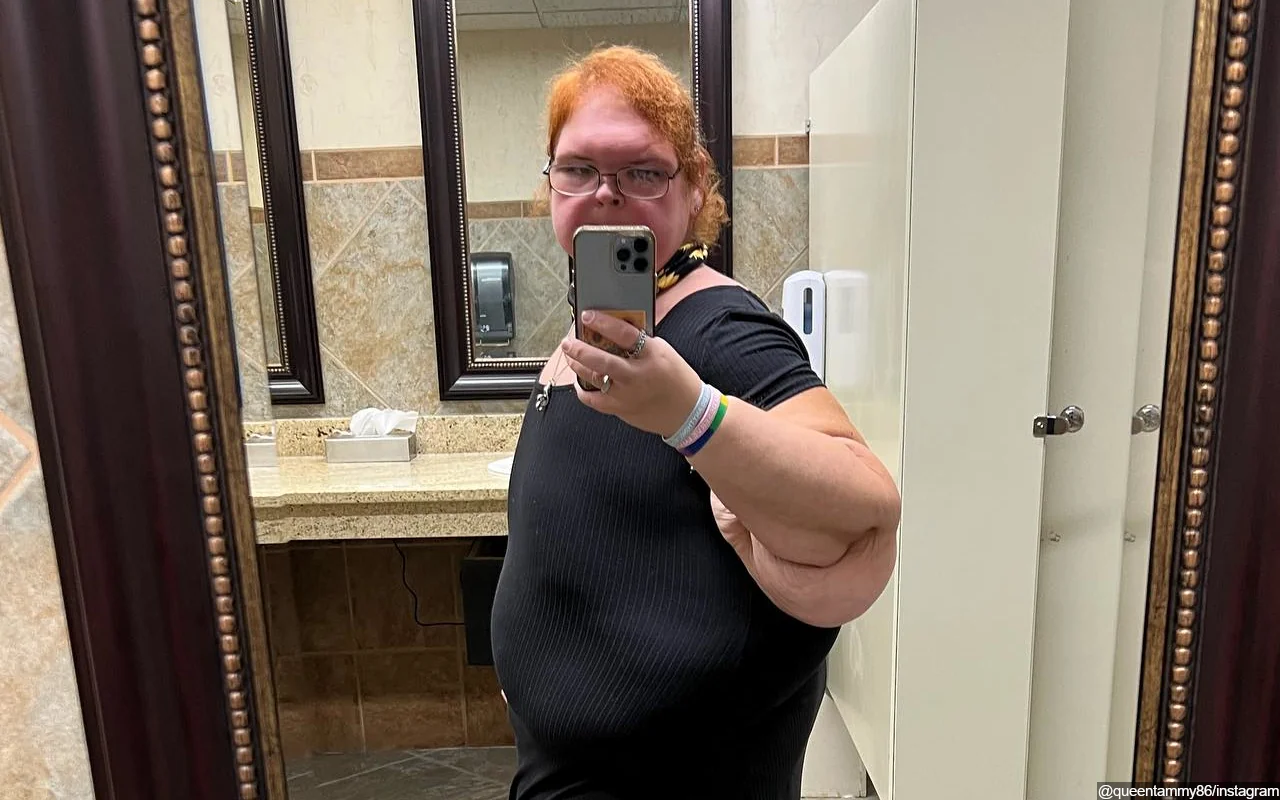 '1000-Lb. Sisters' Star Tammy Slaton Praised After Flaunting 300lb Weight Loss in Mirror Selfies