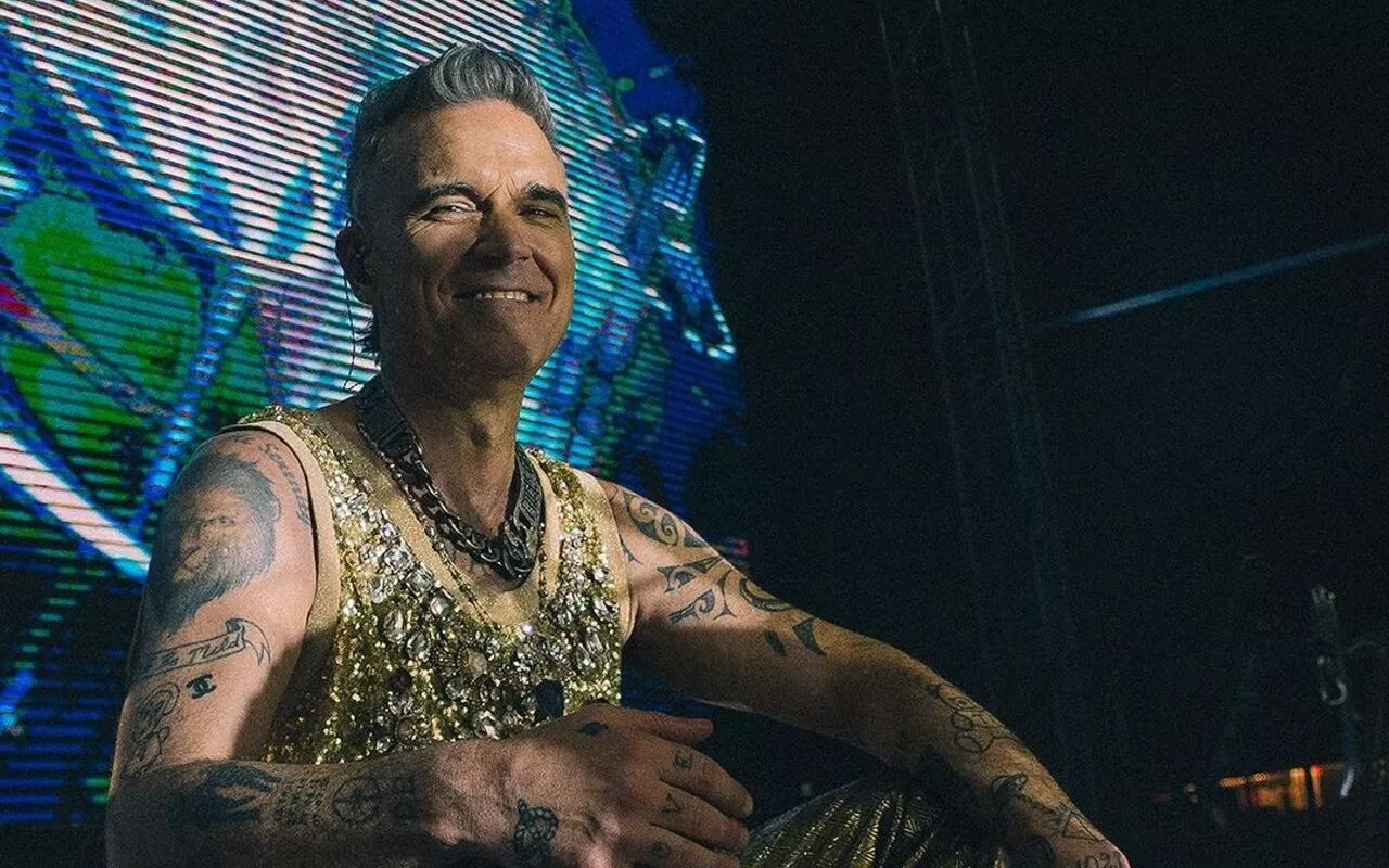 Robbie Williams Recalls Pooping His Pants on Stage Due to Food Poisoning
