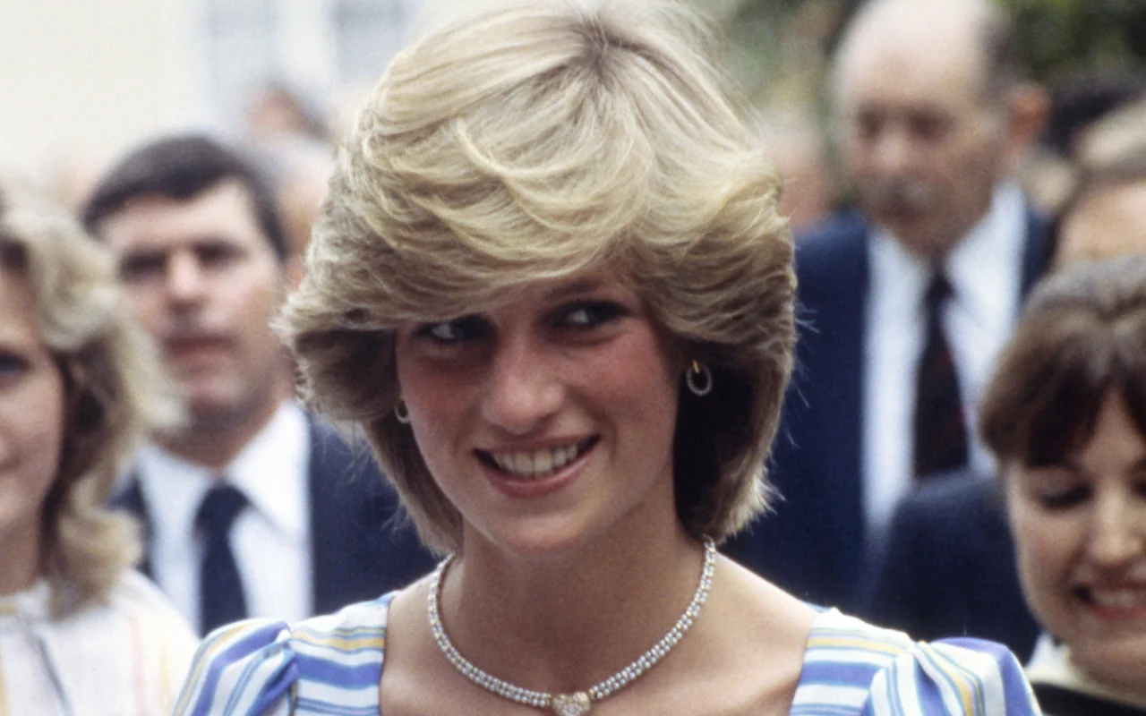 Princess Diana's Dresses Fetch 1.3M Pound Sterling at Auction
