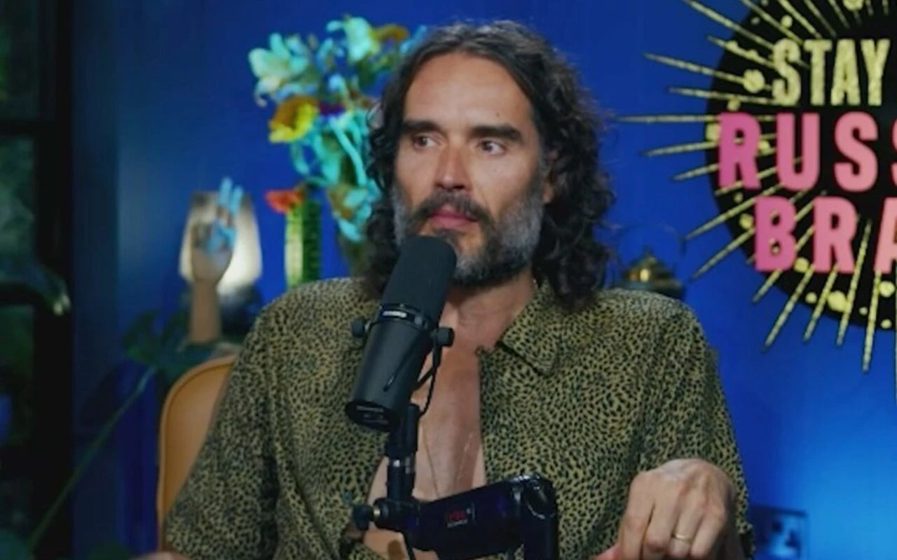 Russell Brand Kicks Off Stand-Up Show With David Bowie's Song 'Rebel' Amid Rape Claims