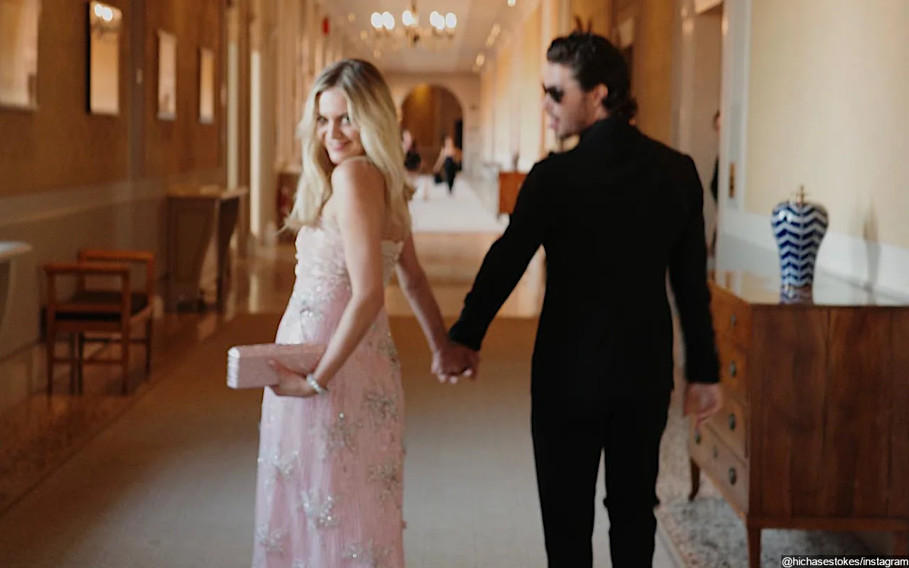 Kelsea Ballerini Reveals She Slid Into Boyfriend Chase Stokes' DM First