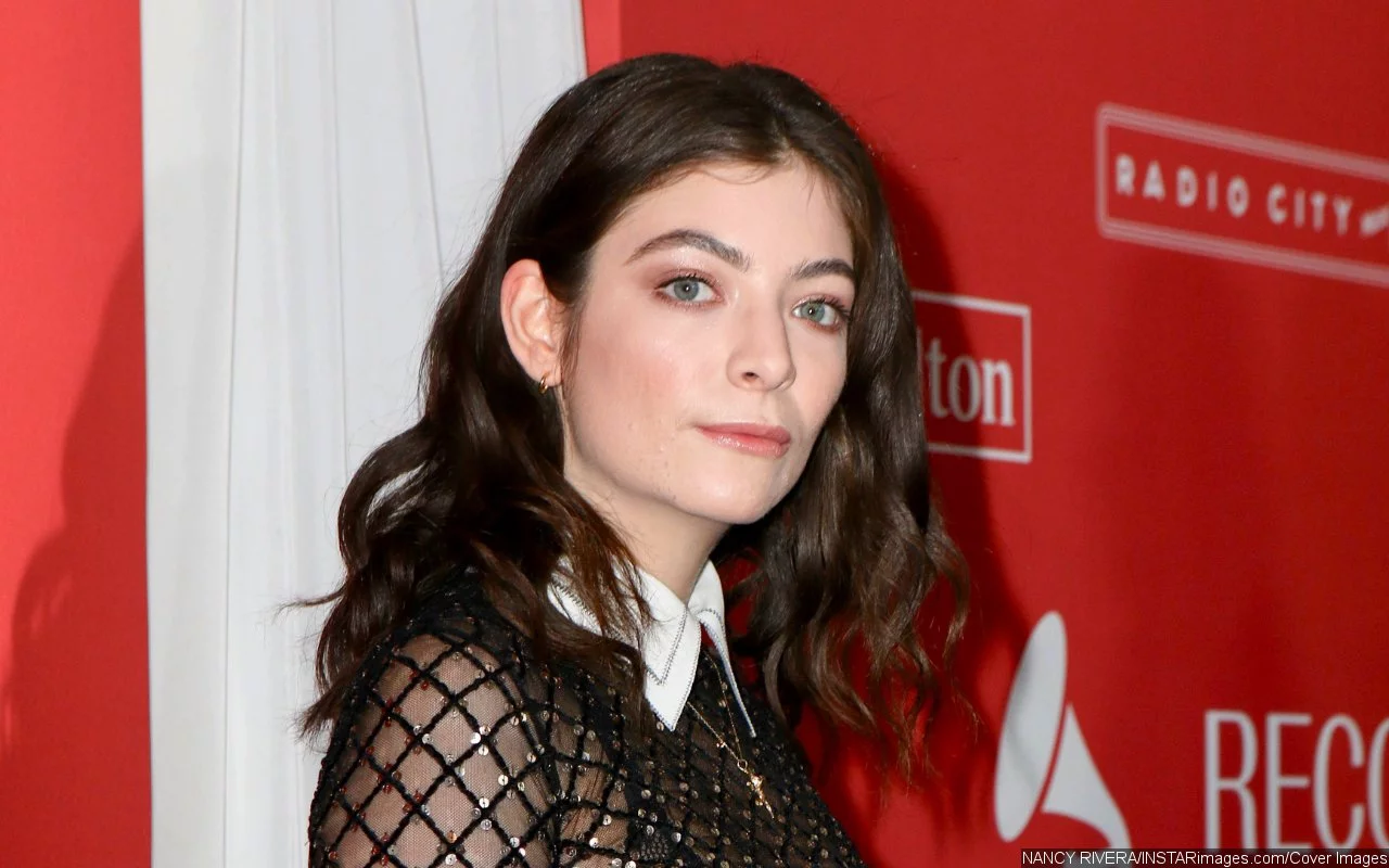 Lorde Struck Down With Mystery Illness