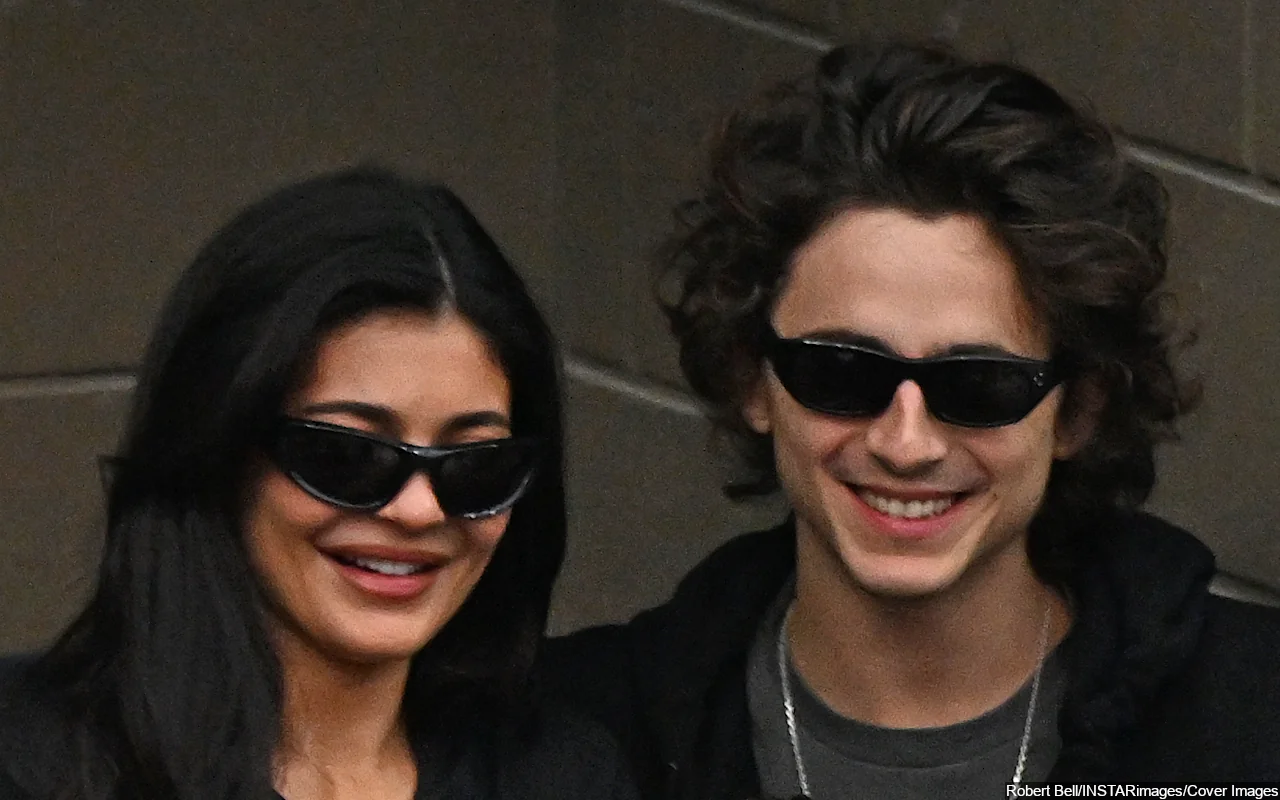 Kylie Jenner Uses Her Selfie With New Beau Timothee Chalamet as Phone Wallpaper