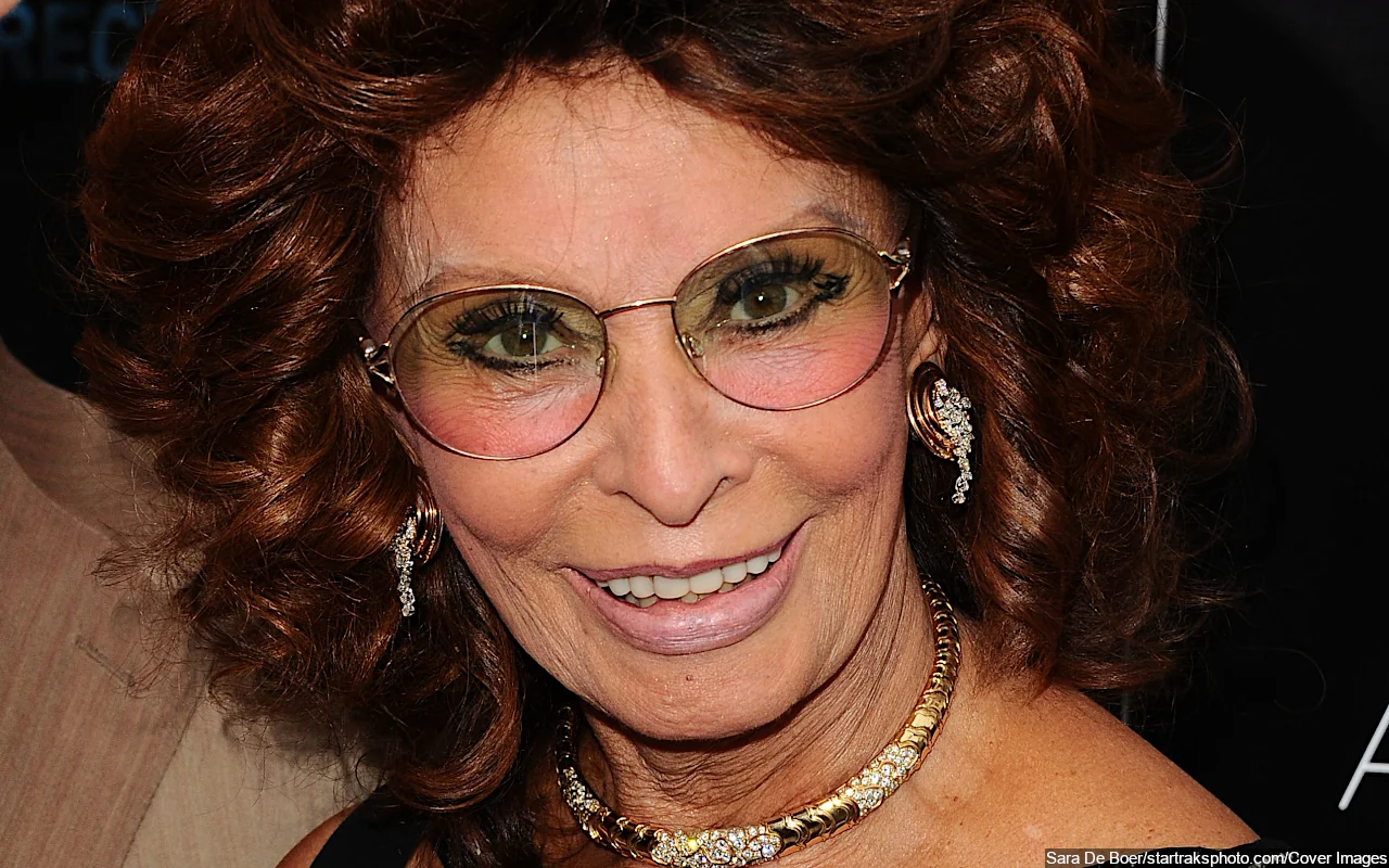 Sophia Loren Is Hospitalized Due to Several Fractures After Bad Fall at Home